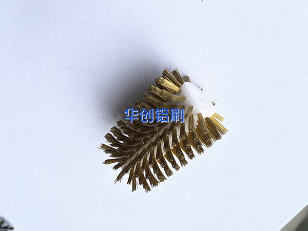鋼絲刷輥是怎樣去除油漬和污垢的呢？